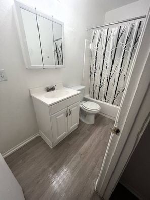 Photo - 5128 E Seneca Ave Unidad B