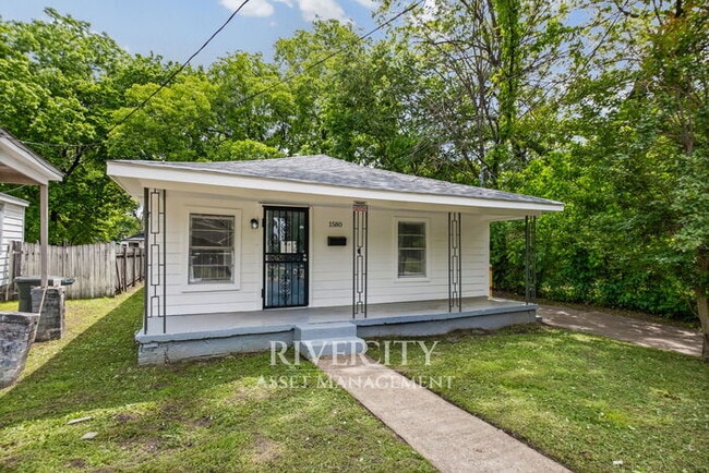 Building Photo - A MUST SEE IN 38108 !!!! SECTION 8 WELCOMED !!!!!! GIVE US A CALL !!!!!