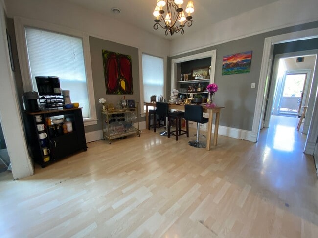 Photo - 1529 N Cass St Unidad 1531 Cass Upper