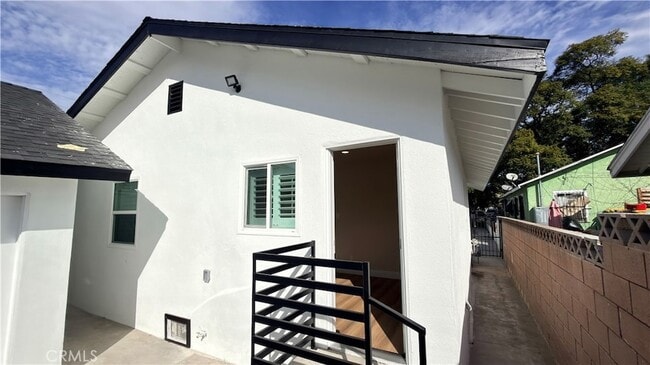 Photo - 910 E 77th St