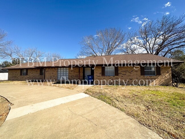 Building Photo - 1204 Williamsburg Dr