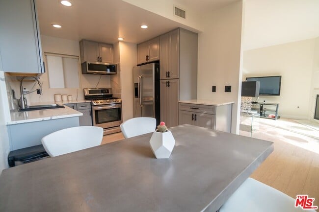 Photo - 8110 Manitoba St Unit 114