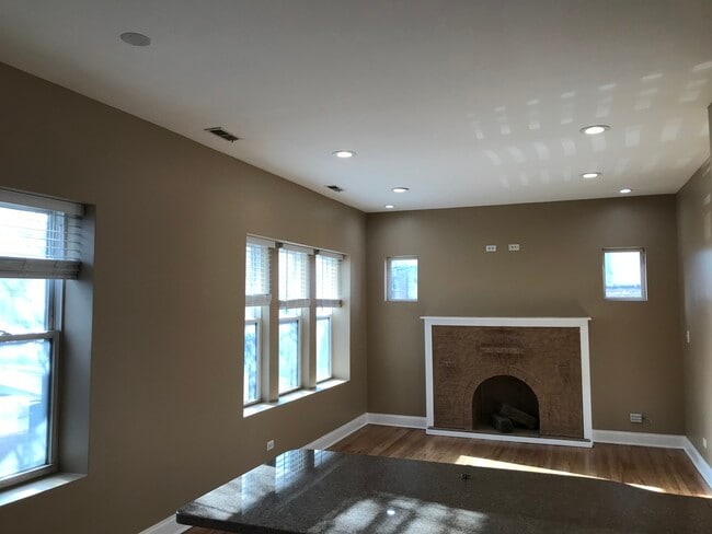 Photo - 3234 W Grace St Unit 2W