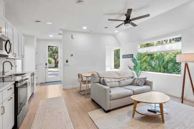 Photo - 793 Chapin St