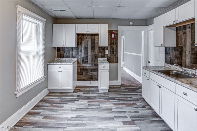 Building Photo - 5806 Bonna Ave Unit 5806 BONNA AVE. (UP) Rental