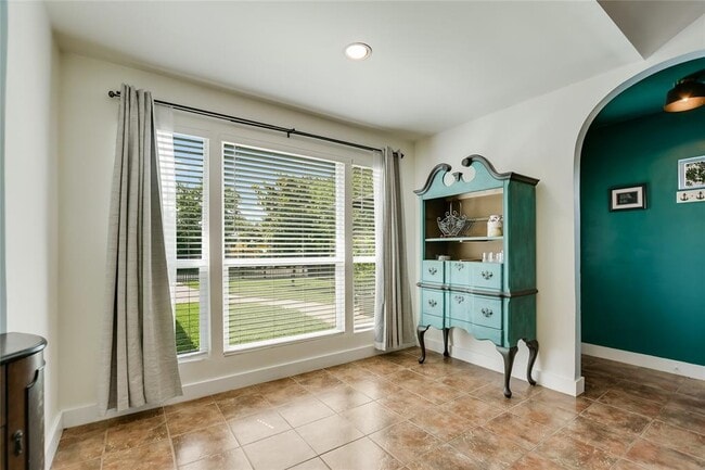 Photo - 4702 Crest Oak Rd