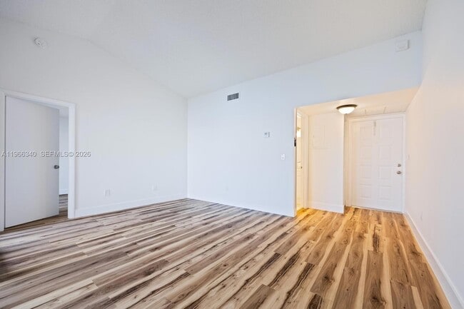 Photo - 889 Hamilton Dr Unit 889H