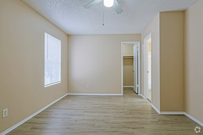 2BR, 2BA - 899SF - Master Bedroom