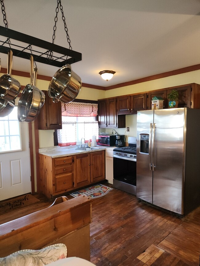 Photo - 2460 US Route 5 N