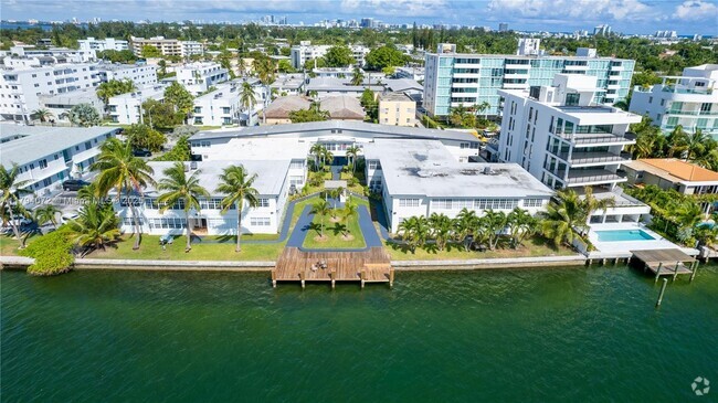 Building Photo - 1940 Bay Dr Unit 12 Rental