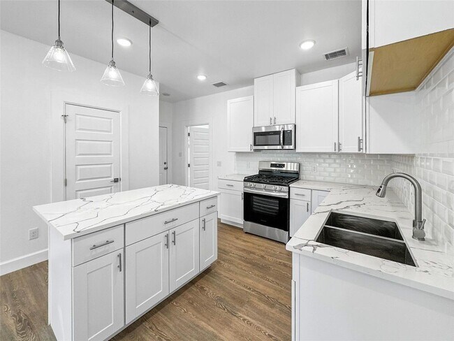 Photo - 8141 Jeffery St