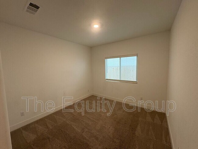 Photo - 217 E Tyler Ct