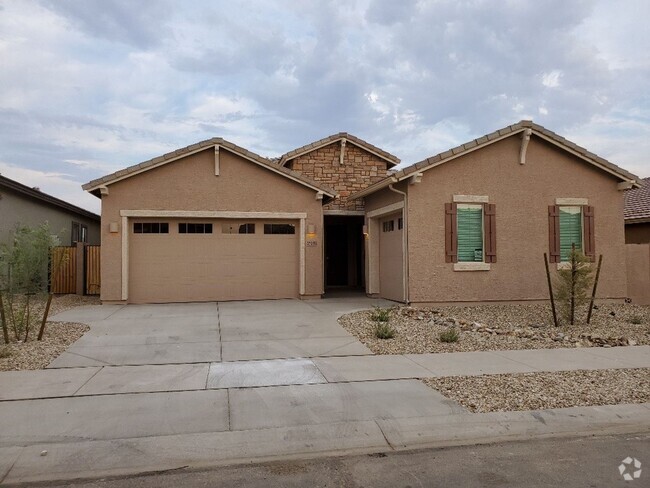 Building Photo - Spacious 3 Bedroom Home w/ 1 bedroom Castia!