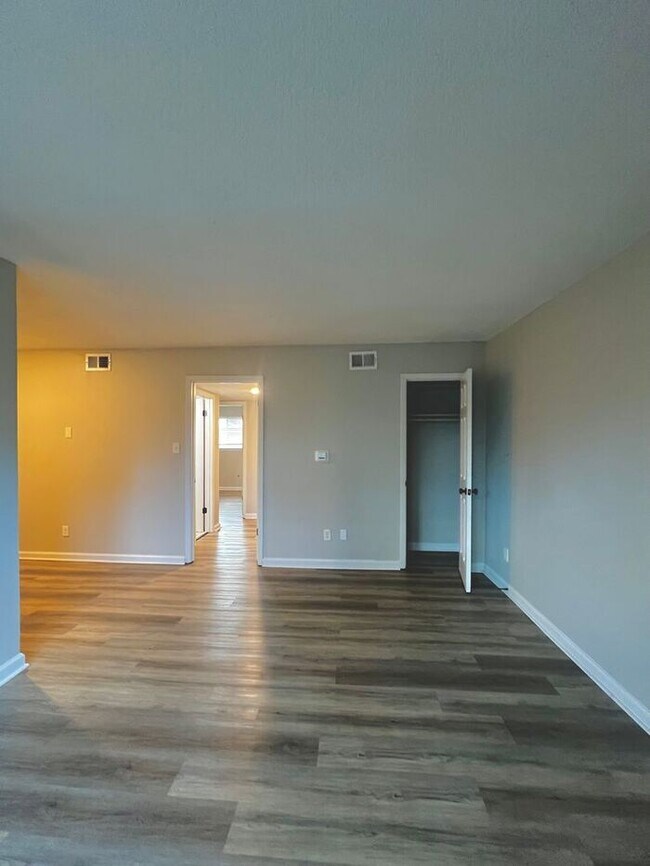 Photo - Renovated 2bd/1ba Near University of Memphis!