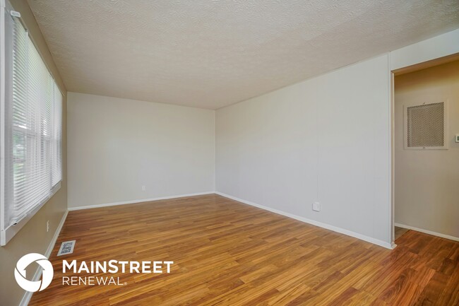 Photo - 1290 Elderwood Ave