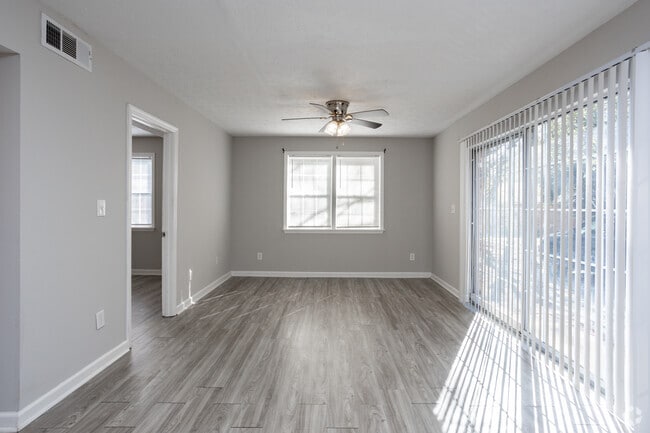 1BR, 1BA - 600SF - Living Room
