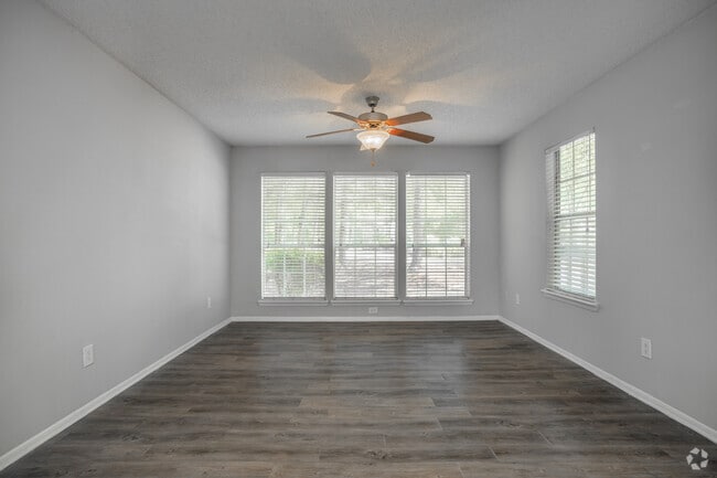 1BR, 1BA - 650SF - Living Room