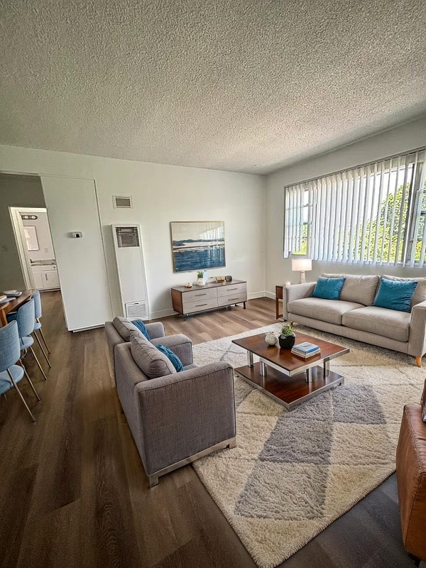 Building Photo - 9361 Cellini Ave Unit 6