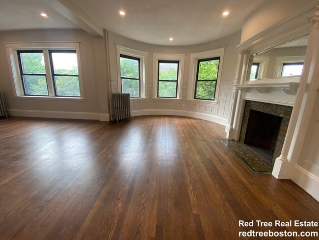Building Photo - 1855 Beacon St Rental