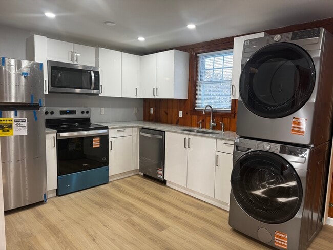 Photo - 352 Hotchkiss Rd