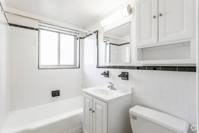 1 BR, 1 BA - 644 SF