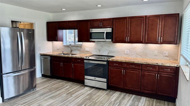 Building Photo - 3120 SW 35th Ave Rental