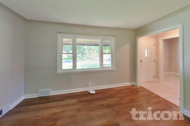 Photo - 3809 Hampshire Ave N