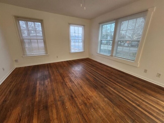 Photo - 3 Bed 2 Bath in Hyde Park with Huge Yard