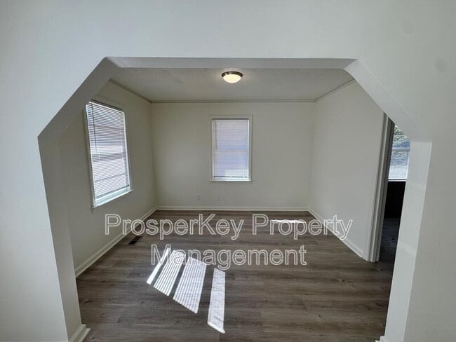 Photo - 4249 Lamore St