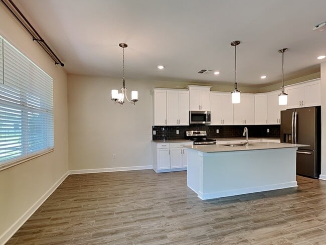 Photo - 472 Brunswick Dr