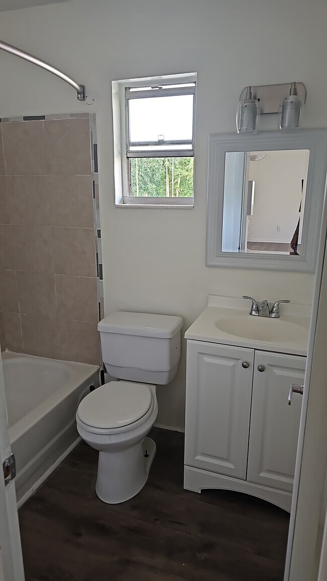 Photo - 150 Peachtree St