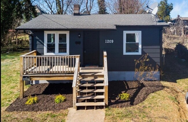 Building Photo - 1209 15th St