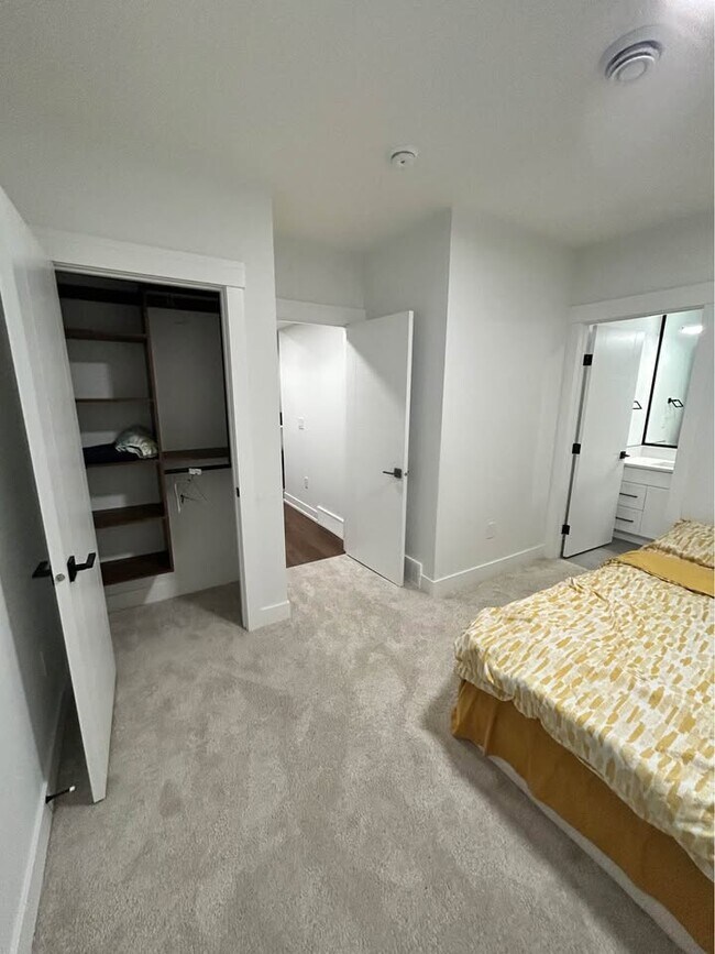 Photo - 240 Rock Lake Dr NW