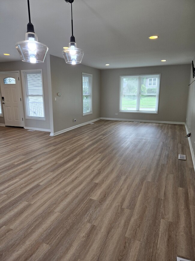 Photo - 1939 Woodside Ln