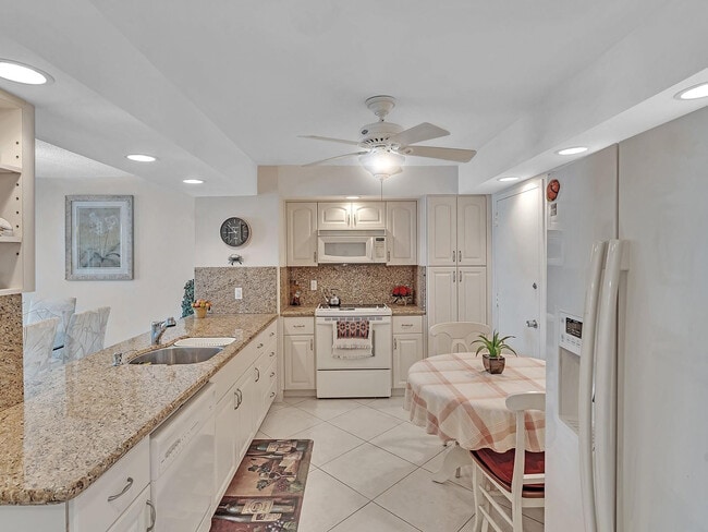 Photo - 1150 Hillsboro Mile Unit 914