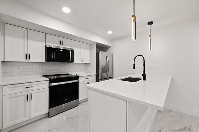 Building Photo - DC1026 Unit B