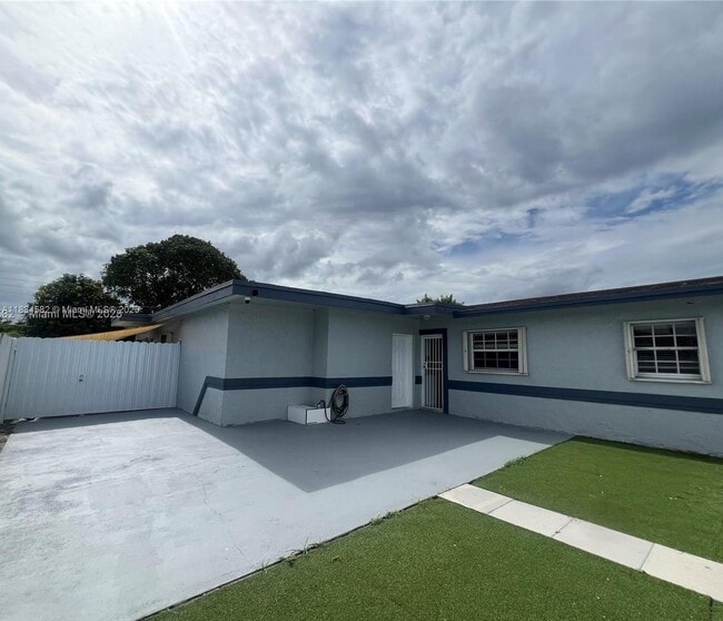 Building Photo - 19120 NW 36th Ave Unit 19120 Rental