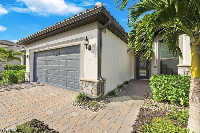 10439 Ventana Ln