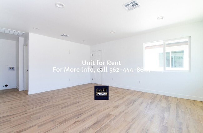 Photo - House -  2 Bedrooms + 1 Office / 1 Bathroom - Paramount