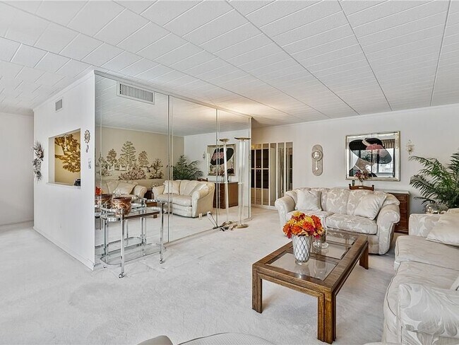 Photo - 900 Washington Rd Unidad 11