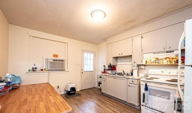 Photo - 283 15th St SE