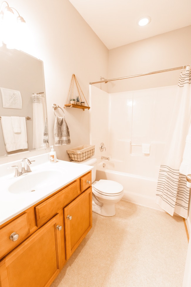 Second bathroom - Gables of Cornerstone