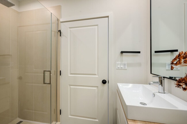 Photo - 2725 N Thatcher Ave Unit 408