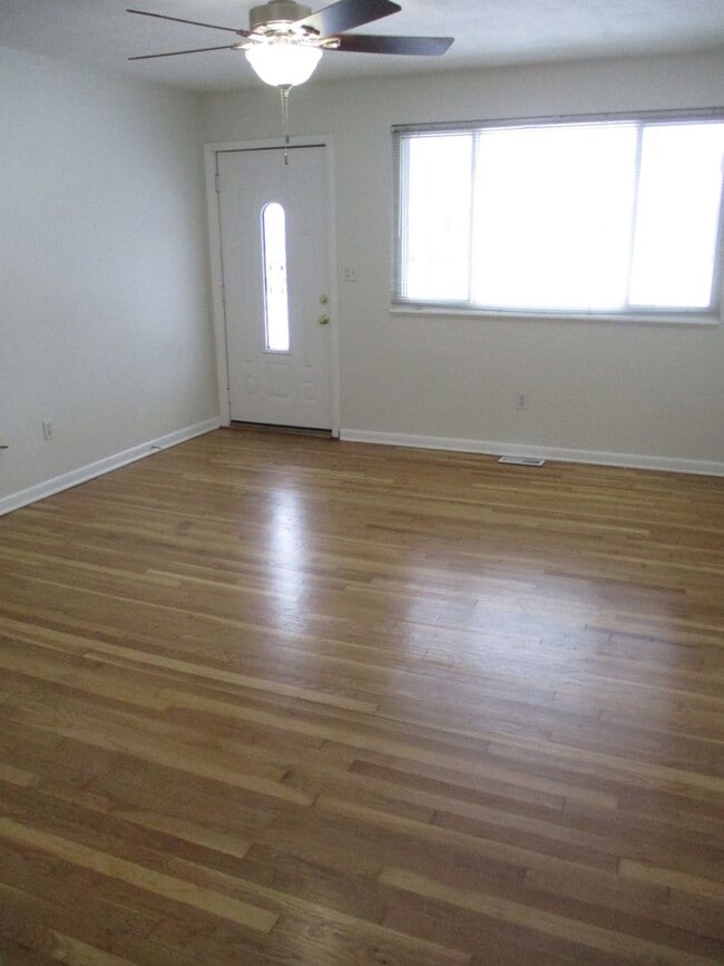 Photo - 3 Bedroom/1.5 Bath Brick Ranch In Miamisburg