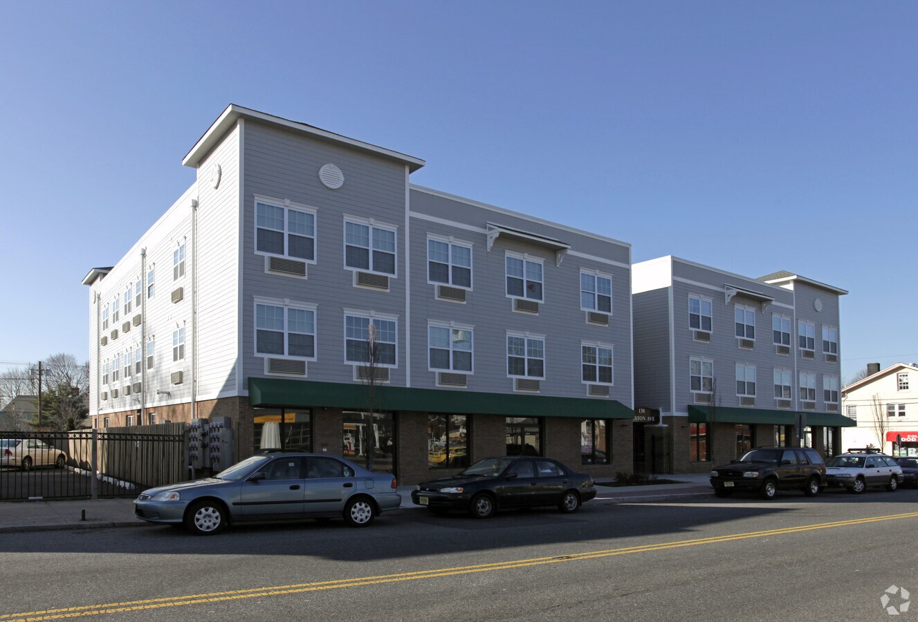 130 Easton - 130 Easton Apartments