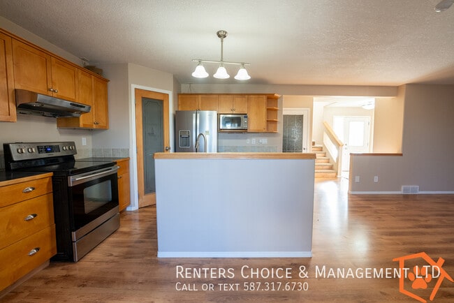 Photo - Cat Friendly Executive Home with Garage in...