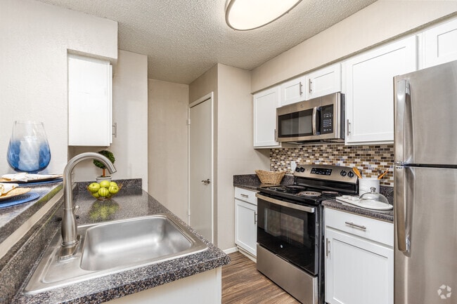 1BR, 1BA - 652SF - Kitchen