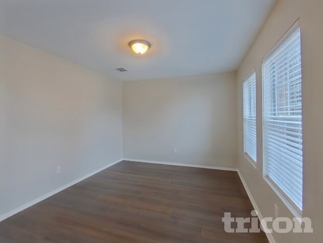 Photo - 1221 Dianthus Dr
