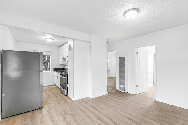 Building Photo - 1618 E Vernon Ave Unit 1622 Rental
