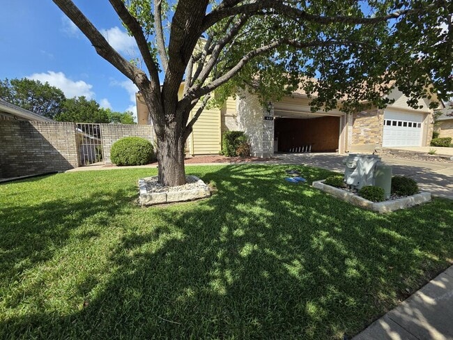 Building Photo - 445 Florian Dr